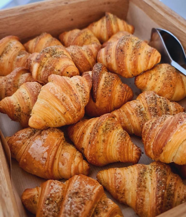 Royal M Al Aqah Beach Resort By Gewan Eksteriør billede Croissants
