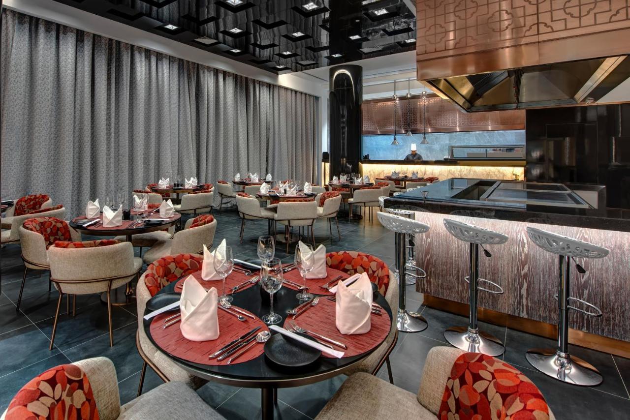 Royal M Al Aqah Beach Resort By Gewan Eksteriør billede The interior of the restaurant