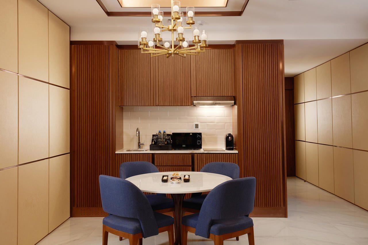 Royal M Al Aqah Beach Resort By Gewan Eksteriør billede A kitchen in a suite at The Ritz-Carlton, Tokyo